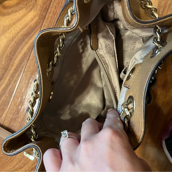 Michael Kors "Frankie" Drawstring Messenger Bag Leather shoulder/cross body - Picture 14 of 14